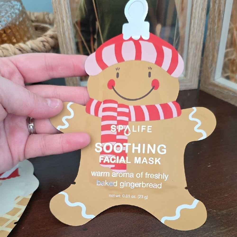 SPALIFE (3) Holiday Facial Mask Set - Green, Red, Brown - Picture 4 of 4